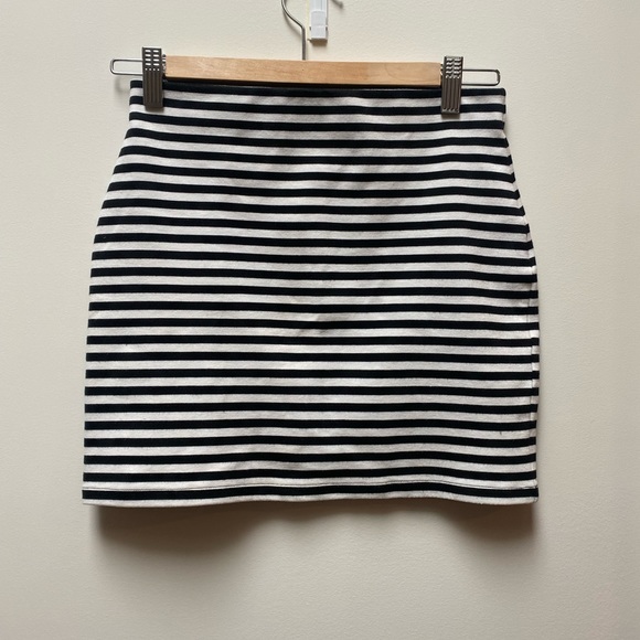 Aritzia Sunday Best Mini Skirt - Picture 5 of 5